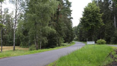 Bild: Stadt Tirschenreuth/exb
Am Dienstag muss die Rothenbürger Straße aufgrund von Holzfällarbeiten teilweise gesperrt werden.