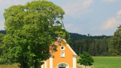 Bild: Jochen Neumann
An der 1813 erbauten Sankt-Anna-Kapelle wird am Sonntag, 25. Juli, um 17 Uhr zu Ehren der heiligen Anna ein Gottesdienst gefeiert.