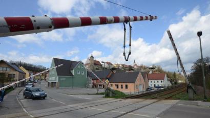 Archivbild: Petra Hartl
Hat der Stadtrat einen neuen Weg zur Lösung der Themen Bahnübergang und Lärmschutz für die Zeit nach der Elektrifizierung aufgemacht? Die beschlossene Machbarkeitsstudie soll es zeigen.