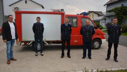 Bild: jr
Langjährige aktive Mitglieder ehrte die Feuerwehr Groschlattengrün. Im Bild (von links) Bürgermeister Stephan Schübel, Alexander Hein, Andreas Fuchs, Markus Spörrer und Kommandant Stefan Heindl.