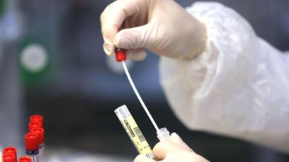 Bild: Oliver Berg/dpa
Im Herbst könnte eine vierte Welle drohen.