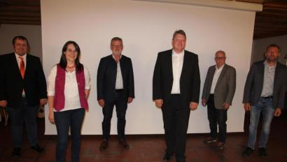 Bild: kro
In Friedenfels ist der Vorstand der Freien Wähler auf Kreisebene neu gewählt worden. Von links Dominik Kuchler, Petra Schuster, Johann Wurm, Kreisvorsitzender Bernhard Schmidt, Reinhard Ernstberger und Hermann Schraml.