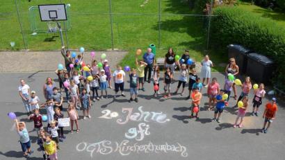 Bild: ü
Spaß war angesagt bei der Feier des 20. Geburtstags der Gesellschaft zur Förderung beruflicher und sozialer Integration auf dem Pausenhof in Kirchenthumbach.