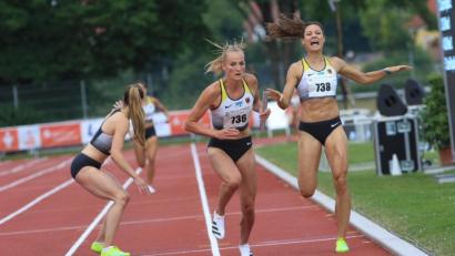 Archivbild: Kiefner
Corinna Schwab (Mitte) bei der deutschen Meisterschaft in der Staffel über 400 Meter in Braunschweig.