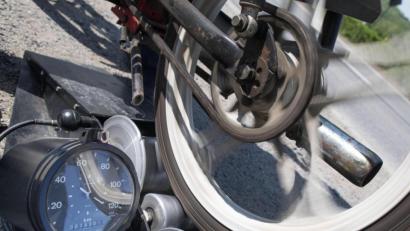 Symbolbild: Frank Rumpenhorst
Ein 16-Jähriger aus dem Landkreis Amberg-Sulzbach war in Amberg mit einem frisierten Mofa unterwegs und wurde von der Polizei erwischt.