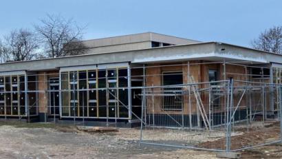 Archivbild: cv
Beim Neubau des Kindergartens in der Schulstraße geht es mit großen Schritten voran.