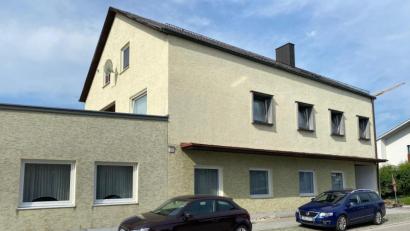 Bild: Wilhelm Amann
Wo früher die Caritas-Sozialstation war, wird nun die Tafel einziehen. Gegen Ende des laufenden Jahres soll die Ausgabestelle in diesem Gebäude an der Bahnhofstraße eröffnet werden.