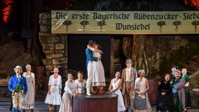 Bild: Luisenburg-Festspiele/Florian Miedl
Ende gut, alles gut: Die Liebe siegt über den Verrat - und das Musical "Zucker" sorgt bei den Luisenburg-Festspielen für einen äußerst unterhaltsamen und kurzweiligen Abend.