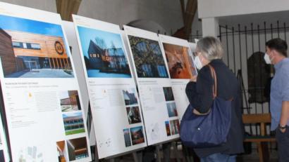 Bild: ads
Preisgekrönte Architektur ist momentan Thema einer Ausstellung in der Spitalkirche in Amberg.