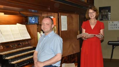 Bild: hcz
Judith Peter und Piotr Panjak begeisterten bei der vierten "Punkt 12"-Mittagsandacht dieses Sommers.