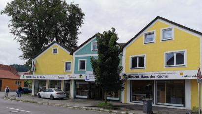 Bild: Portner
Das 1993 von Johann Biegerl gegründete Oberviechtacher „Haus der Küche“ wird vom neuen Besitzer als Tochterunternehmen weitergeführt.