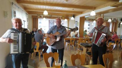 Bild: jzk
Werner Matt, Herbert Diesner und Rudolf Fink (von llinks) spielten gemeinsam eine flotte Polka.
