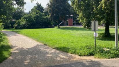 Bild: ige
Nahe am Bach soll die neue Seilbahn den Spielplatz im Bürgerpark komplettieren.