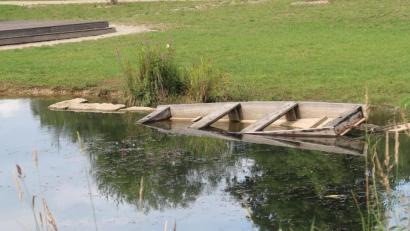 Bild: rha
Ein trauriges Dasein fristet das Vilsecker Scheef, ein Zeugnis alter Bootsbaukunst, in den Vilsauen.