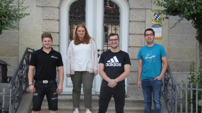 Bild: kro
Führen nun die den JU-Ortsverband Bärnau: Zweiter Vorsitzender Patrick Mauerer, Schriftführerin Lena Schedl, Vorsitzender Michael Heldwein und Beisitzer Michael Träger (von links)