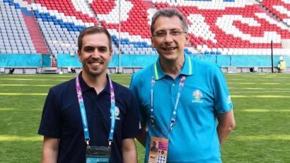 Bild: Thomas Schafhauser/exb
Ludwig Held fungierte bei der Fußball-Europameisterschaft als Volunteer und begegnete dabei auch zahlreichen Größen aus dem Fußballgeschäft – wie Philipp Lahm.