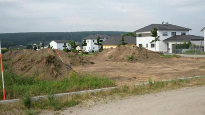Bild: Hirsch
Wenn im Herbst die Grundstücke im Baugebiet "Hasenbuckel Ost" in Schwandorf-Fronberg vergeben werden, gilt weiter das "Windhundprinzip". Wer zuerst kommt, mahlt zuerst.