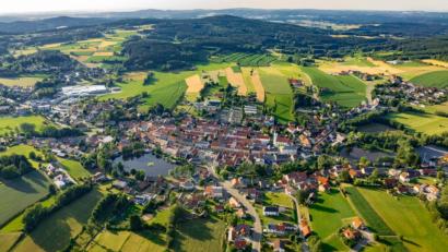 Bild: Josef Eibauer
Der demografische Wandel macht auch vor der idyllisch gelegenen Stadt Schönsee nicht Halt: Immer weniger Einwohner werden immer älter.