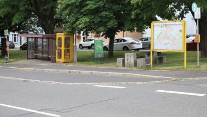 Bild: njn
Am Unteren Markt oberhalb des Buswartehäuschens soll in Zukunft wieder ein Imbisswagen stehen.