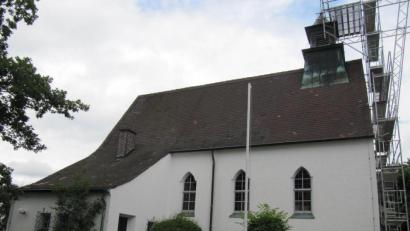 Bild: fg
Die Ostseite der Gustav-Adolf-Gedächtniskirche ist bereits eingerüstet. Die Stadt Hirschau fördert die Außensanierung des Gotteshauses mit 5000 Euro.