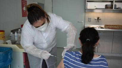 Bild: lue
Da gerade in Kliniken und Senioreneinrichtungen das Coronavirus besonders dramatisch gewütet hat, ist Impfen auch bei den Beschäftigten dort ein sehr wichtiges Thema.