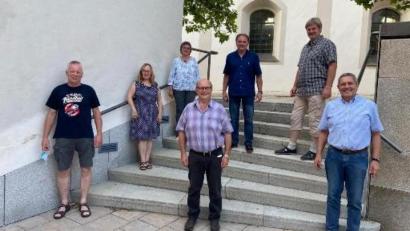 Bild: Helga Wittmann-Trenz/exb
Bei der Schnupperwerkstatt engagieren sich im Vorstand (von links) Peter Koch, Helga Wittmann-Trenz, Gaby Koch, Siegfried Neukam, 
Dieter Wittmann und Jürgen Lauer. Rechts Bürgermeister Joachim Neuß.