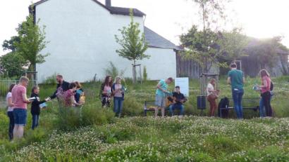 Bild: njn
Eine Station der "wundersamen Wege" befand sich auf der Grünanlage in der St.-Veit-Straße.