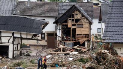 Bild: Boris Roessler/dpa
Bilder der Zerstörung kommen aus den Unwettergebieten im Süden und Westen Deutschlands, zum Beispiel aus dem Tal der Ahr. Sie machen in Weigendorf mit seiner ähnlichen topografischen Lage nachdenklich.