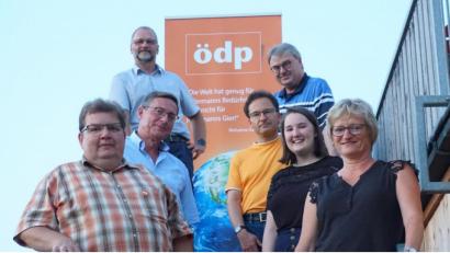 Bild: Maximilian Wallmeyer/exb
Der neu gewählte Kreisvorstand der ÖDP Neustadt-Weiden-Tirschenreuth (von links): Christian Wallmeyer, Karlheinz Binner, Günther Sparrer, Robert Lechner, Andreas Hartung, Angelina Wallmeyer und Dr. Barbara Kindl.