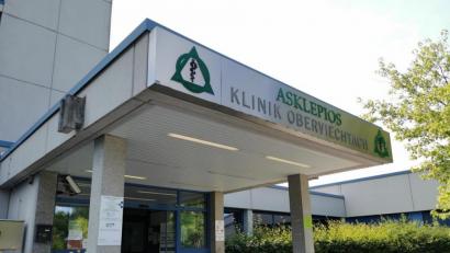 Bild: Portner
Die Asklepios-Klinik Oberviechtach hat sich in den vergangenen elf Jahren viel Vertrauen erarbeitet. Der ärztliche Direktor Dr. Christian Glöckner bezeichnet das ländliche Krankenhaus als Bindeglied zwischen Hausarzt und Spezialklinik.