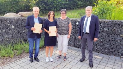 Bild: akp
Schulleiter Werner Winderl verabschiedete (von links) Rudi Schneider, Margaretha Eckl und Rosemarie Schauer in den Ruhestand.
