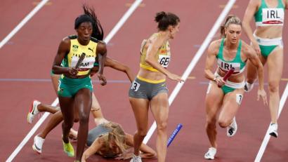 Bild: Oliver Weiken/dpa
Leichtathletik: Olympia, 4 x 400 m, Mixed, Finale im Olympic Stadium. Deutschlands Nadine Gonska (3.v.l) verliert den Stab.