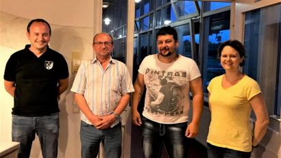 Bild: Markus Thiermann/exb
Thomas Sommerer (Zweiter von rechts) folgt auf Franz Gebert (Zweiter von links) im Amt des Kassiers. Mit im Bild: Spartenleiter Markus Pasurka (links) und seine Stellvertreterin Kerstin Duschl (rechts).