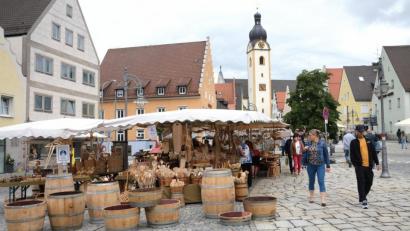 Bild: Hirsch
Der abgespeckte Jakobimarkt zog am Sonntag nicht viele Besucher in die Schwandorfer Innenstadt.