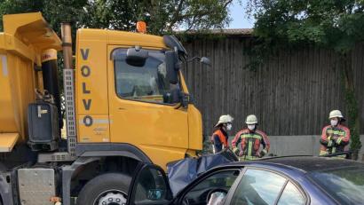 Bild: Polizeiinspektion Amberg
Ein Lkw stoppte die Fahrt des Fahrzeugs in Lintach.