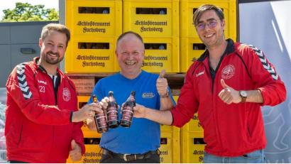 Bild: gud Guenter Uschold
Zirka vier Wochen lang wird ab sofort bei Getränke Gebhard ein „Handballfestbier“ mit eigenem Etikett zu kaufen sein. Natürlich nur, solange der Vorrat reicht.