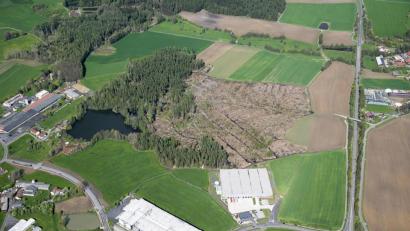 Bild: mür
Blick auf das interkommunale Gewerbegebiet bei Wiesau.