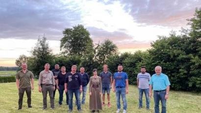 Bild: Gemeinde Kulmain/exb
Andreas Pinzer (Dritter von rechts) ist der neue Jagdvorsteher. Mit auf dem Bild sind die weiteren Vorstandsmitglieder Jagdpächter Josef Märkl (Zweiter von links) und Bürgermeister Günter Kopp (rechts).