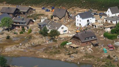Bild: Thomas Frey / dpa
Hochwasser-Katastrophen, wie hier in Marienthal in Rheinland-Pfalz, können sich auch bei uns ereignen. Der Landkreis Amberg-Sulzbach will möglichst darauf vorbereitet sein.