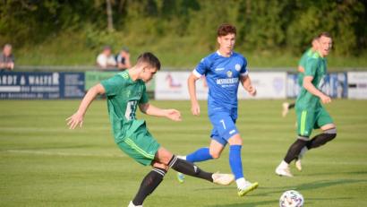 Bild: Andreas Brueckmann
Die DJK Ammerthal (grüne Trikots) geht nach den bisherigen Ergebnissen als leichter Favorit ins Derby.