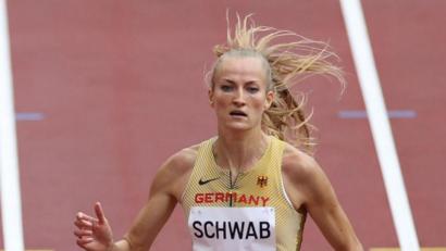 Bild: Oliver Weiken/dpa
Vorläufe im Olympiastadion. Corinna Schwab aus Deutschland in Aktion.