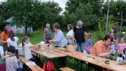 Bild: le
Die Frauen-Union bastelte mit dem Kinder im Kreislehrgarten.