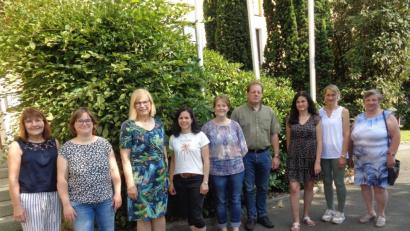 Bild: amö
Zur neuen BLLV-Kreisvorstandschaft gehören (von links) Irmgard Bayer, Marina Schießl, Vorsitzende Ortrud Sperl, Carolin Folsom, Waldtraud Eichstätter, Thomas Schwingl, Sabine Buczek. Anita Niebauer und Annemarie Mösbauer.