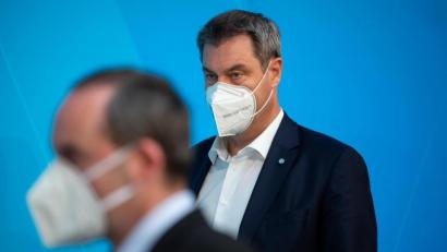 Bild: Sven Hoppe
Markus Söder (r, CSU), Ministerpräsident von Bayern, und Hubert Aiwanger (Freie Wähler), Wirtschaftsminister von Bayern, kämpfen aktuell im Bundestagswahlkampf gegeneinander.