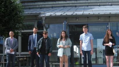 Bild: exb/Josef-Faltenbacher Schule
Die Ehrung der Quali-Besten an der Pirker Josef-Faltenbacher-Schule.