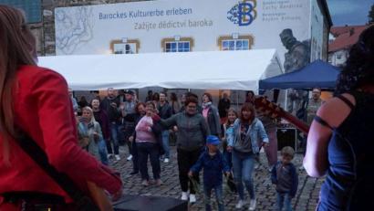 Bild: eib
Zum Finale von "Ahoj CeBB" groovt das Publikum zu den Klängen der "Apples" aus Prag.