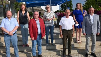 Bild: gf
Die Vorstandsmitglieder des DGB-Stadtverbands Amberg (von links): Jürgen Wenzlik, Judith Uhlmann, Vorsitzender Bernhard Wallner, Margareta Seegerer, stellvertretender Vorsitzender Jürgen Karow, Brigitte Keinitz sowie der DGB-Regionssekretär für die Oberpfalz, Peter Hofmann.