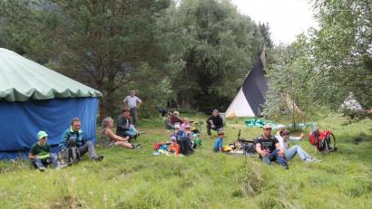 Bild: pi
Die Stärkung im Tipidorf tut nach der Wanderung gut.