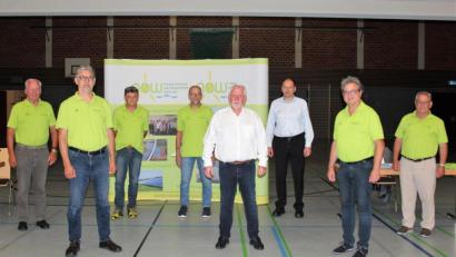 Bild: stg
Das bekannte Personal steht auch künftig für die Bürger-Energiegenossenschaft West eG: (von links) Helmuth Wächter, Johann Mayer, Willi Rauch, Karl Lorenz, Udo Greim, Stefan Dötsch, Bernhard Stangl und Dieter Klein.