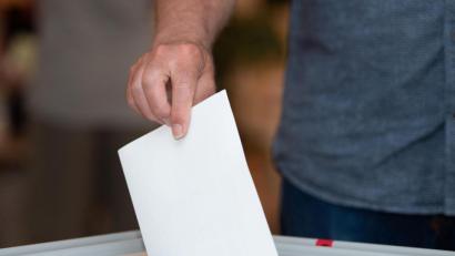 Symbolbild: Sebastian Kahnert
Zwölf Direktkandidaten stehen im Wahlkreis 235 bei der Bundestagswahl auf dem Stimmzettel.